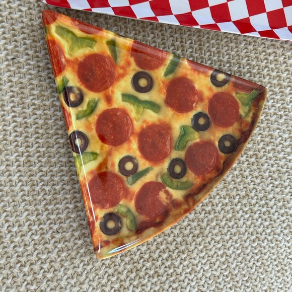 Def cool pizza dishes in 3 styles - bought as set in Malibu shop - Picture 4 of 4